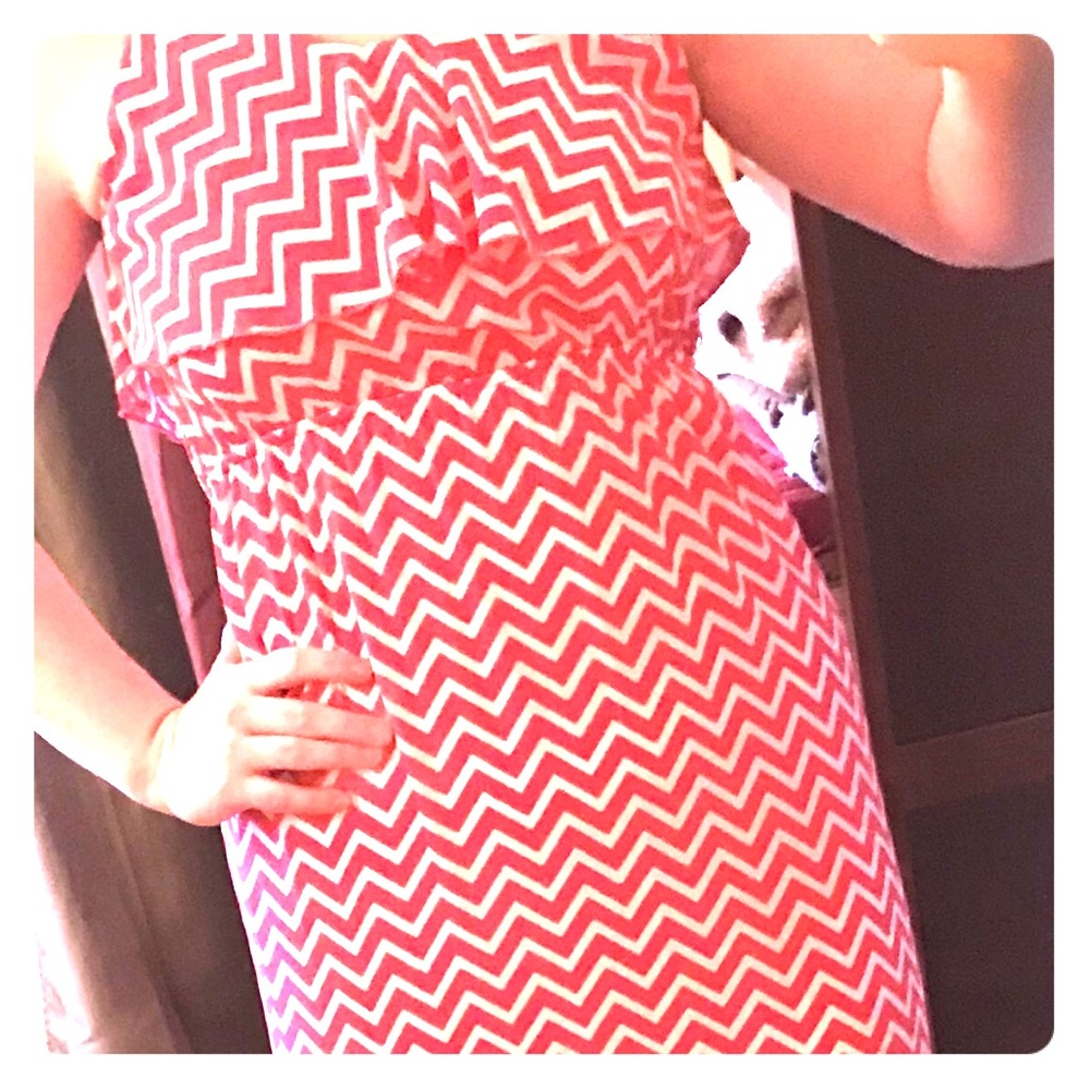 Maxi white and pink chevron print dress